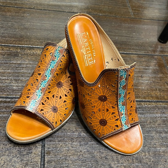 EUC Leather Slip on heels - Picture 1 of 8